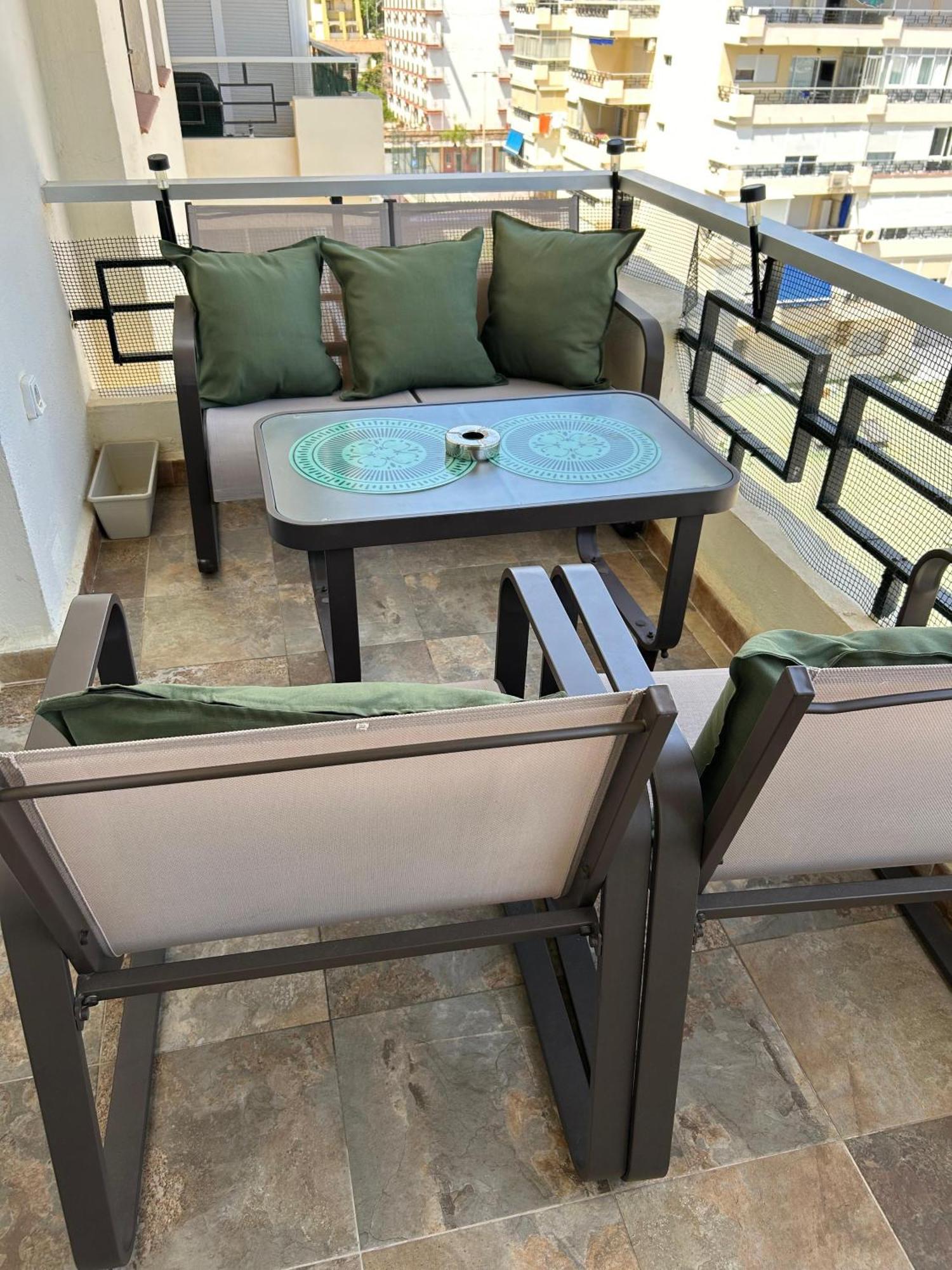Apartamento Totalmente Reformado Con Piscina Y Jardines Al Lado De La Playa De La Carihuela Torremolinos Exteriör bild