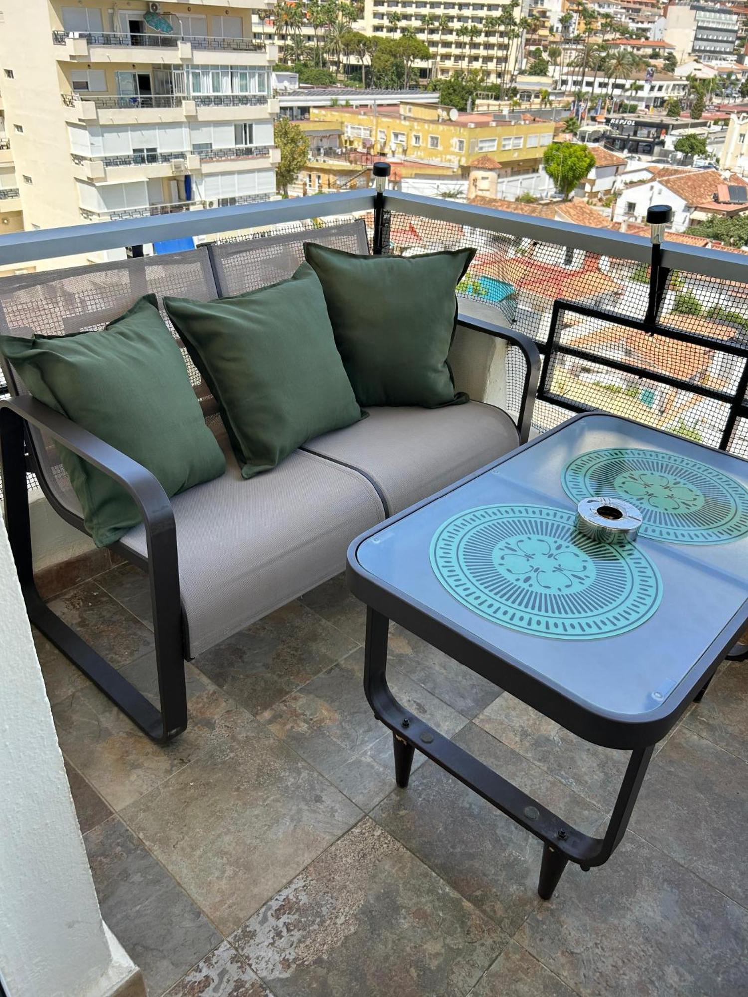 Apartamento Totalmente Reformado Con Piscina Y Jardines Al Lado De La Playa De La Carihuela Torremolinos Exteriör bild