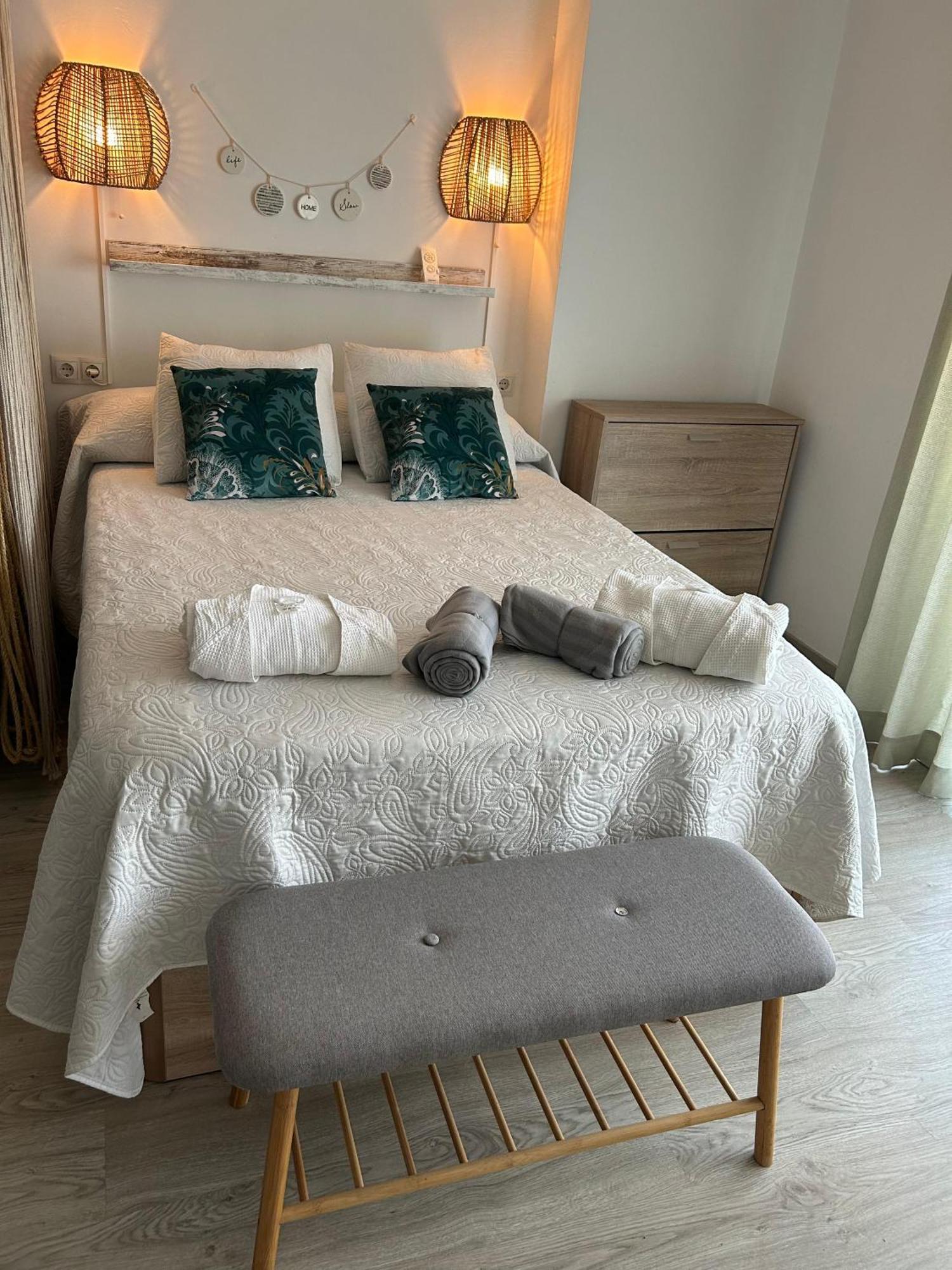 Apartamento Totalmente Reformado Con Piscina Y Jardines Al Lado De La Playa De La Carihuela Torremolinos Exteriör bild